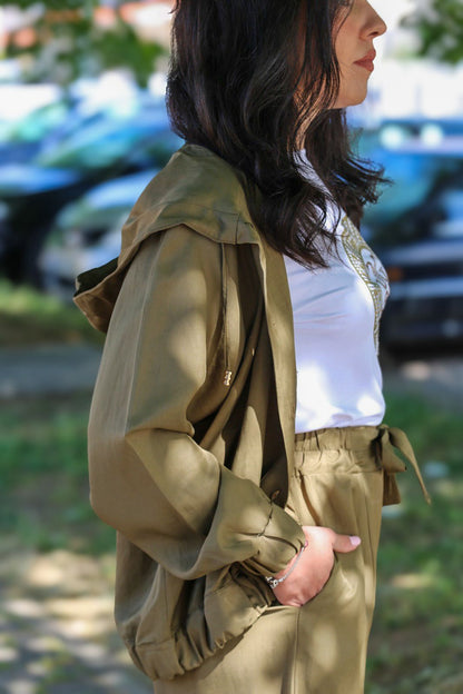 Casaco Leve com Capuz – Verde Khaki