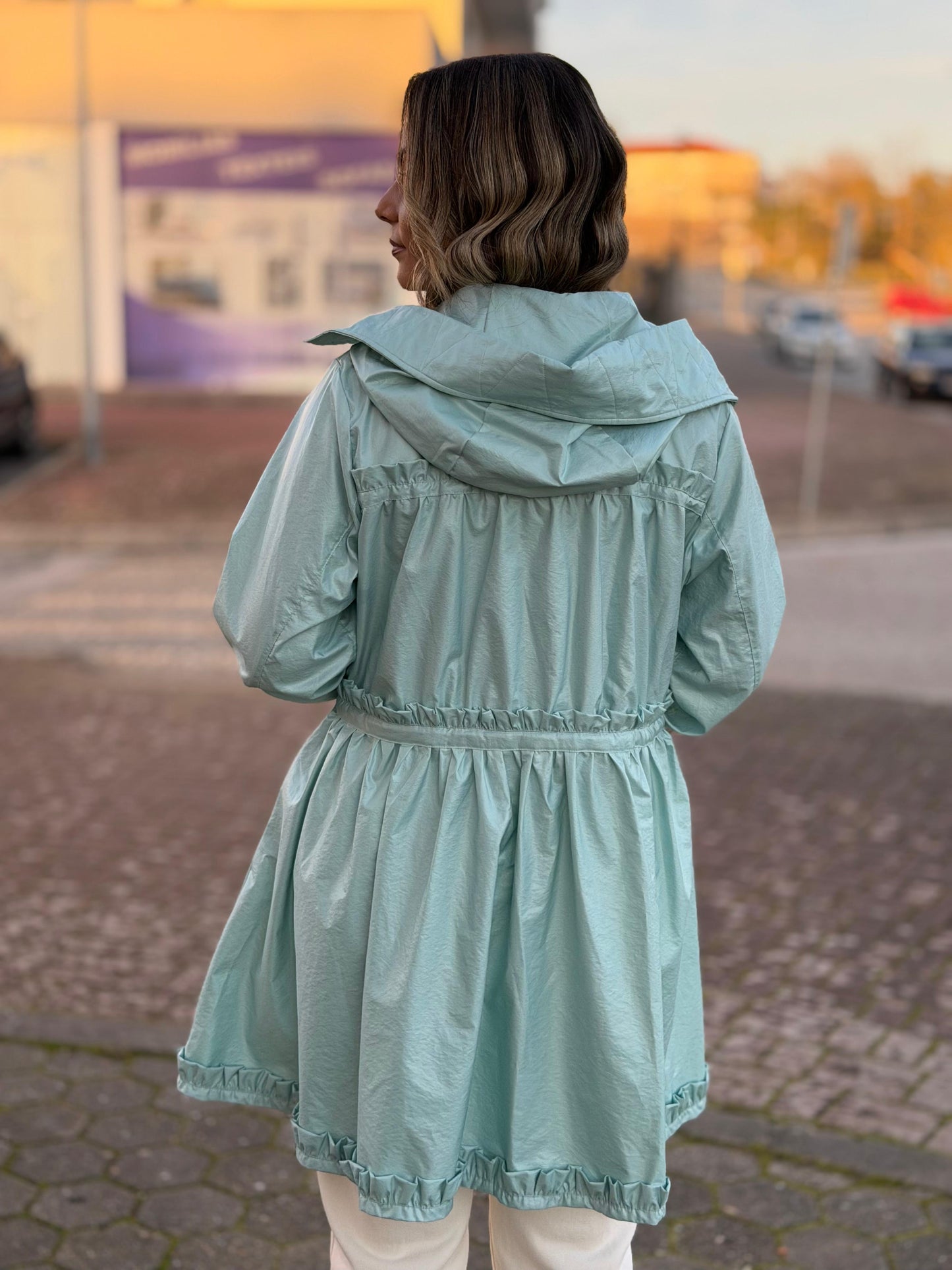 Parka Leve com Cintura Ajustável – Verde Claro