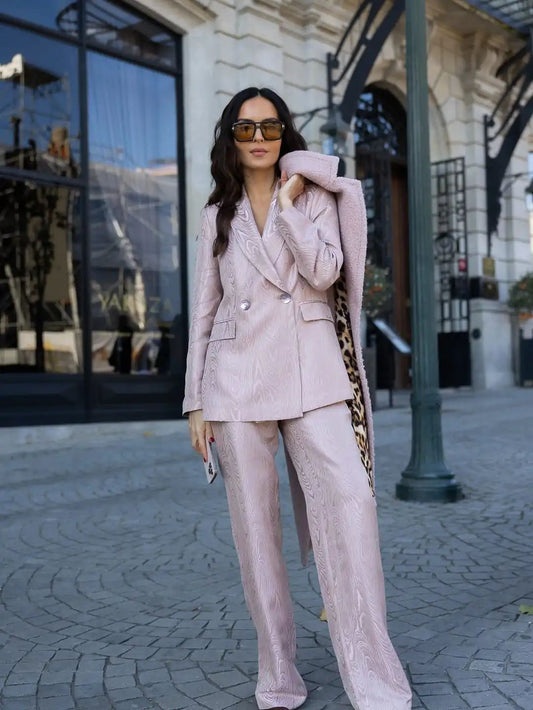 Calça em tecido acetinado rosa
