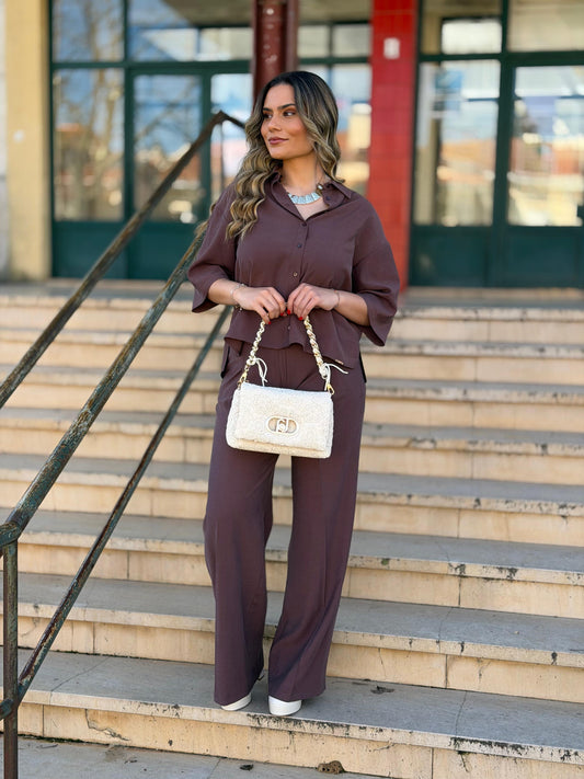 Calça clássica fluída com pinças