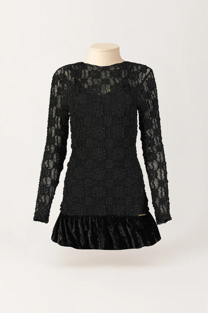 Vestido Curto em Renda com Saia de Veludo Plissado