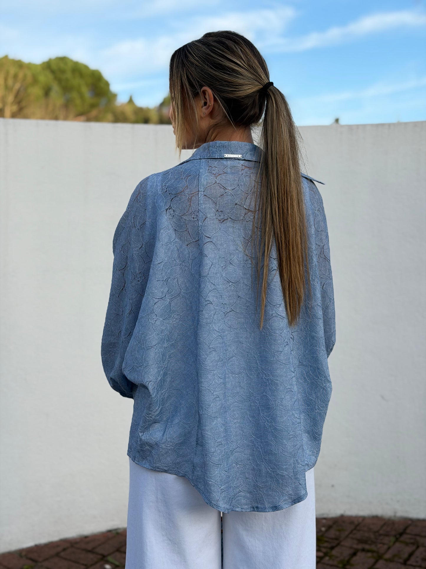 Camisa Oversize em Renda com Manga Balão