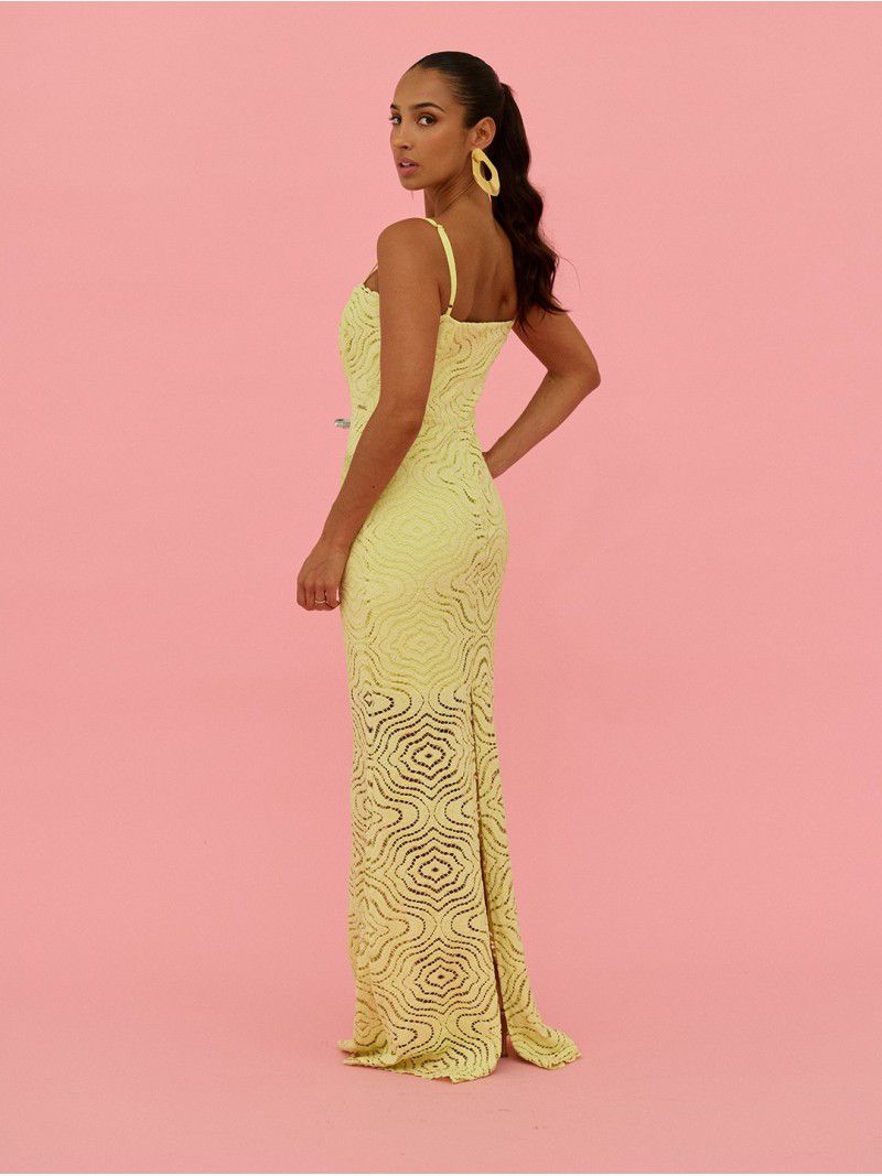 Vestido comprido em renda de alça fina