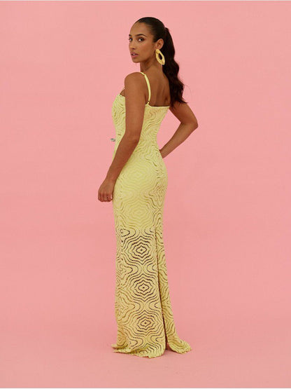 Vestido comprido em renda de alça fina