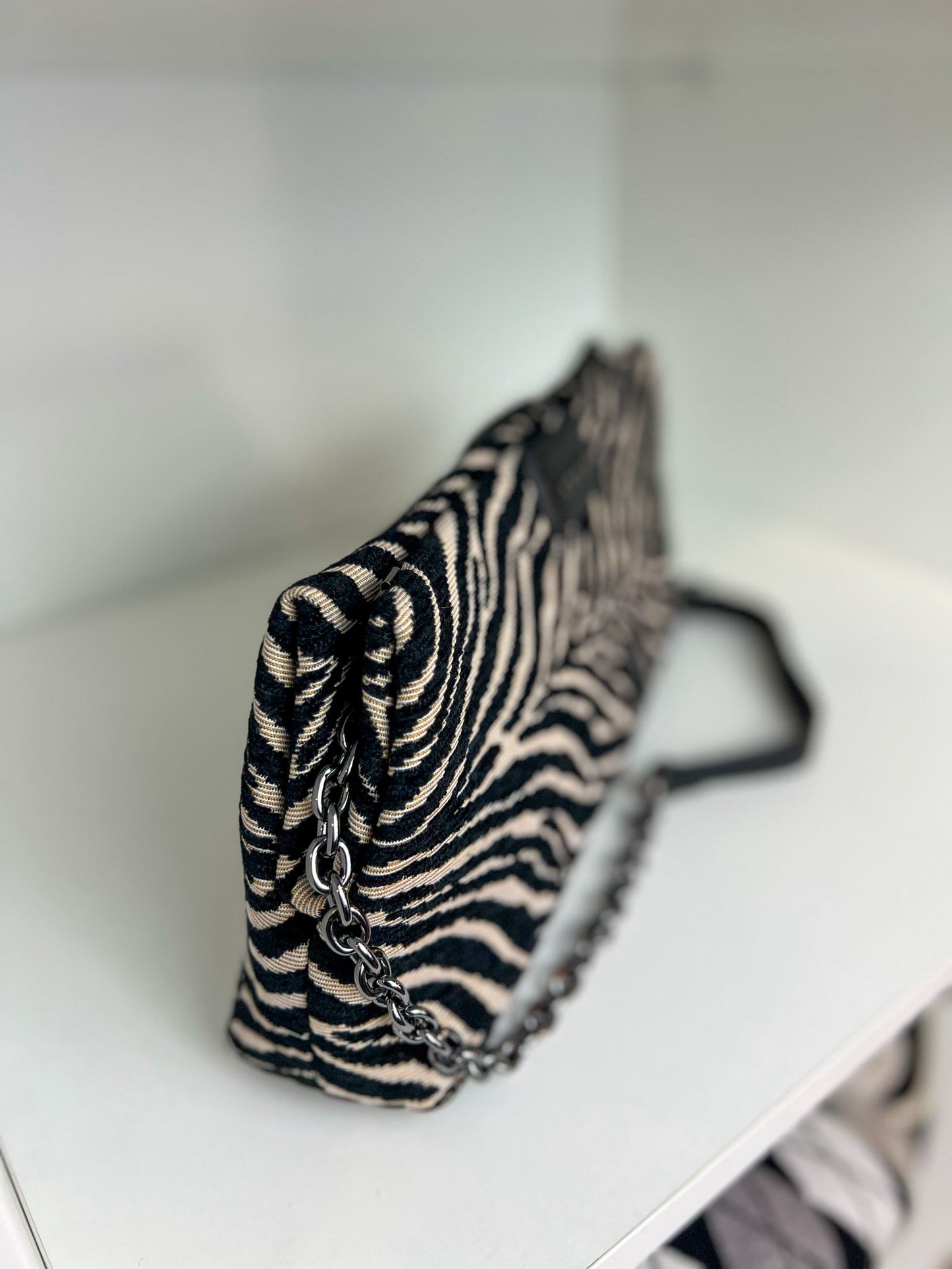 Mala Zebra com Corrente