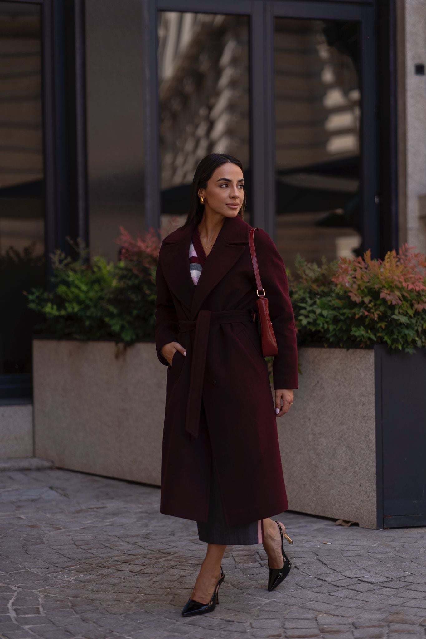 Casaco Comprido com Gola Ampla e Cinto