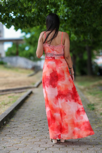 Vestido comprido tye dye com detalhes em renda
