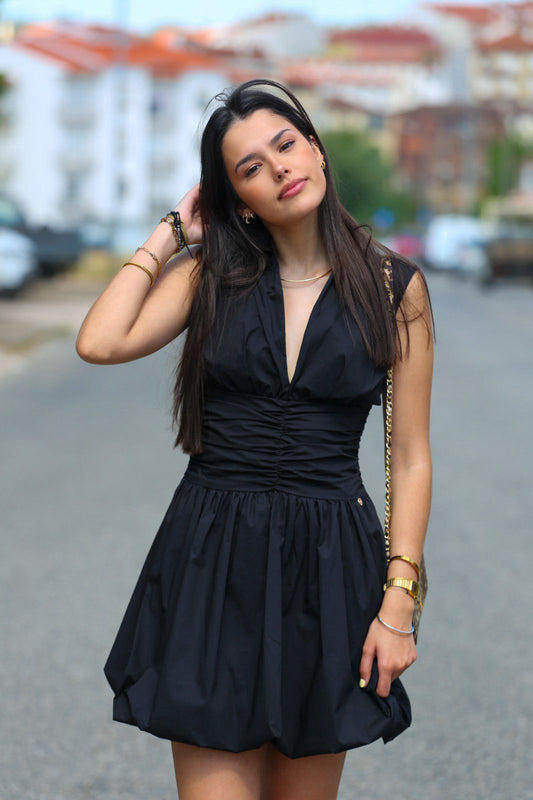 Vestido Preto com Costas Abertas