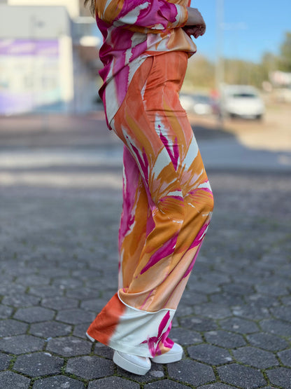 Blusa fluída estampada de ombro caído