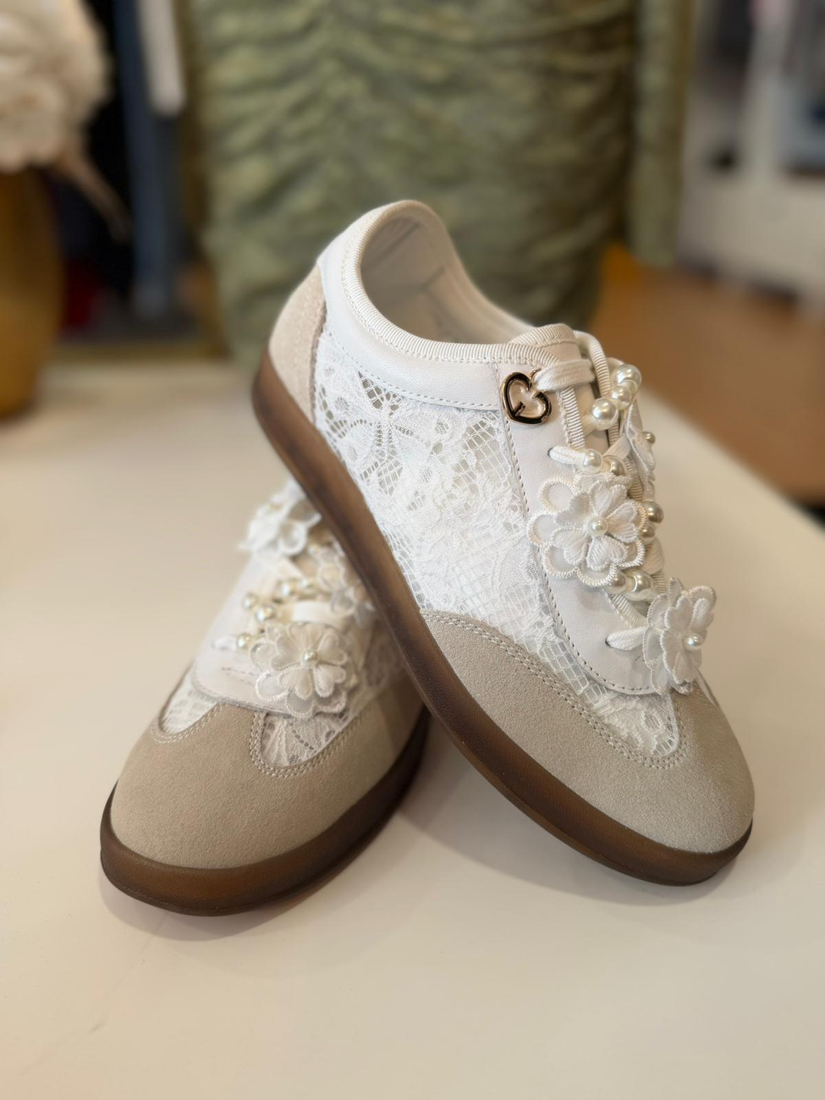 Sapatilha com Renda e Pérolas