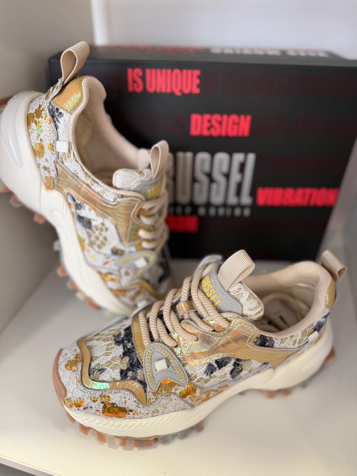 Sapatilha Russel Matos Paola Bege