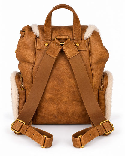 Mochila La Carrie com Detalhes de Pelo e Tachas
