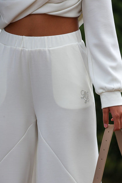 Conjunto branco com calças wide leg