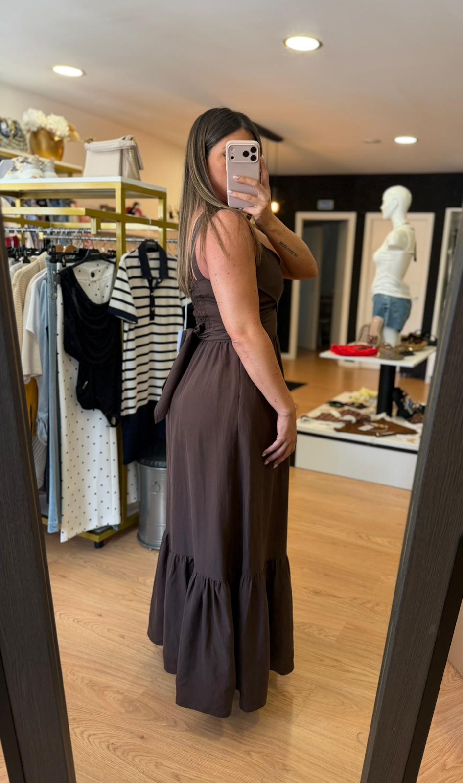 VESTIDO LONGO CHOCOLATE COM DETALHE CRUZADO