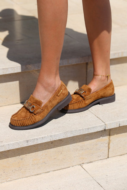 Mocassim Love Moschino em Camurça Camel