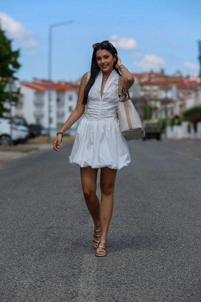 Vestido Branco com Costas Abertas