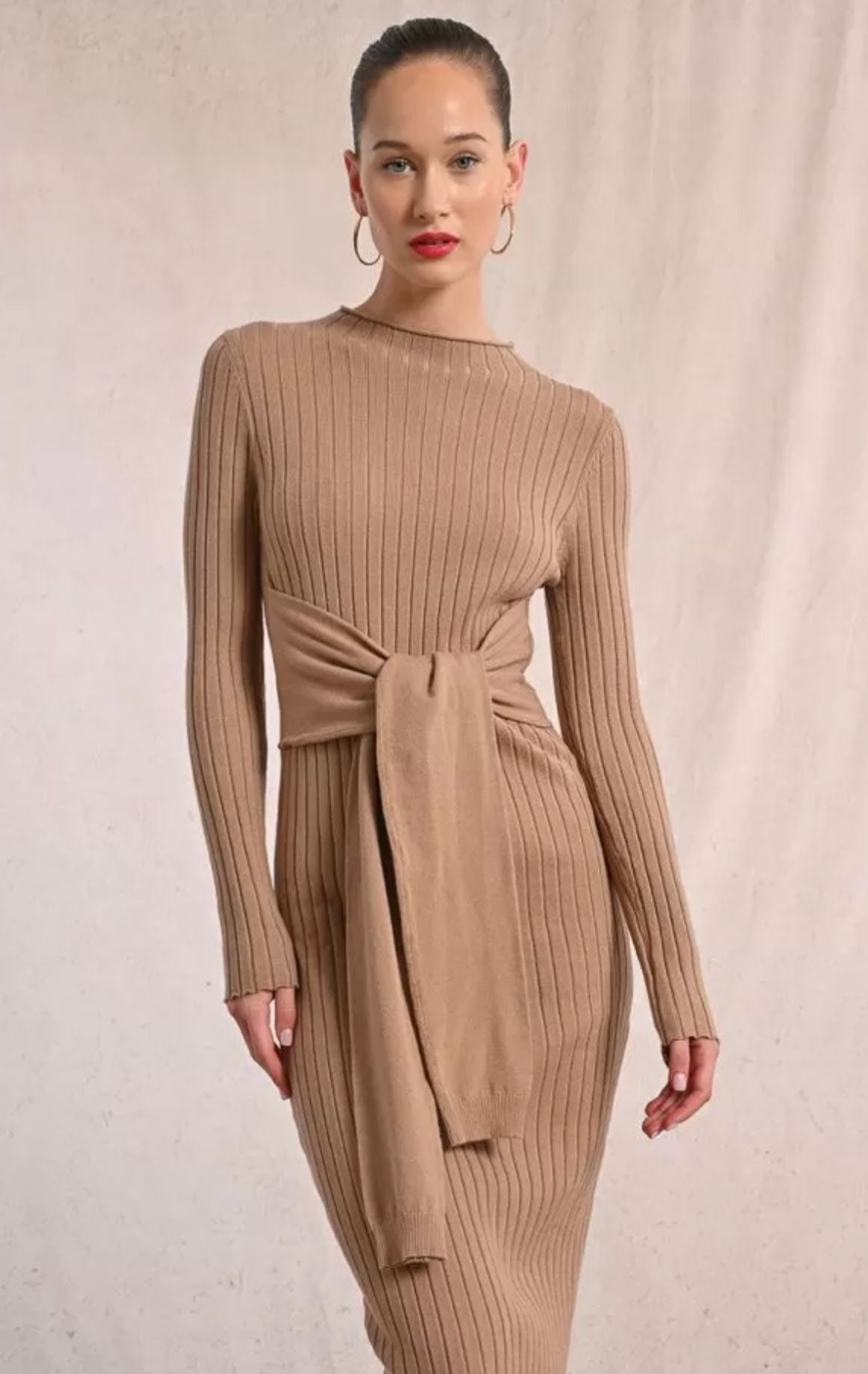 Vestido de malha canelada, para amarrar