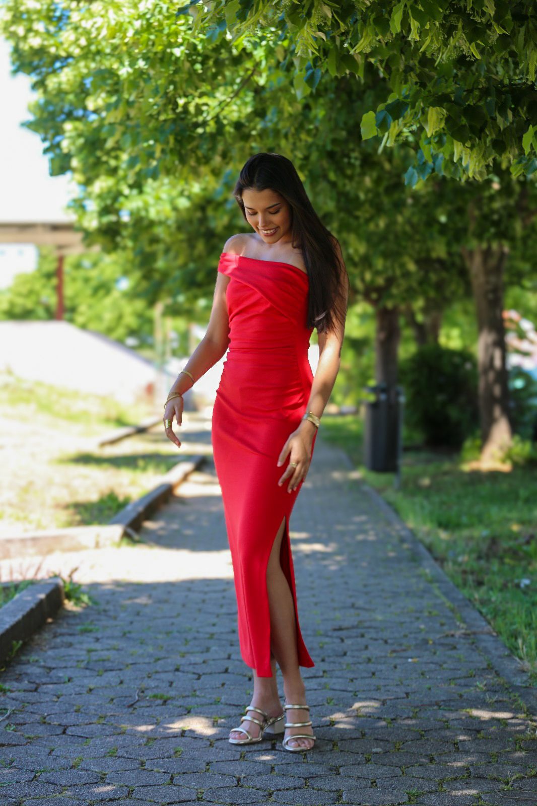 Vestido comprido assimétrico com drapeado
