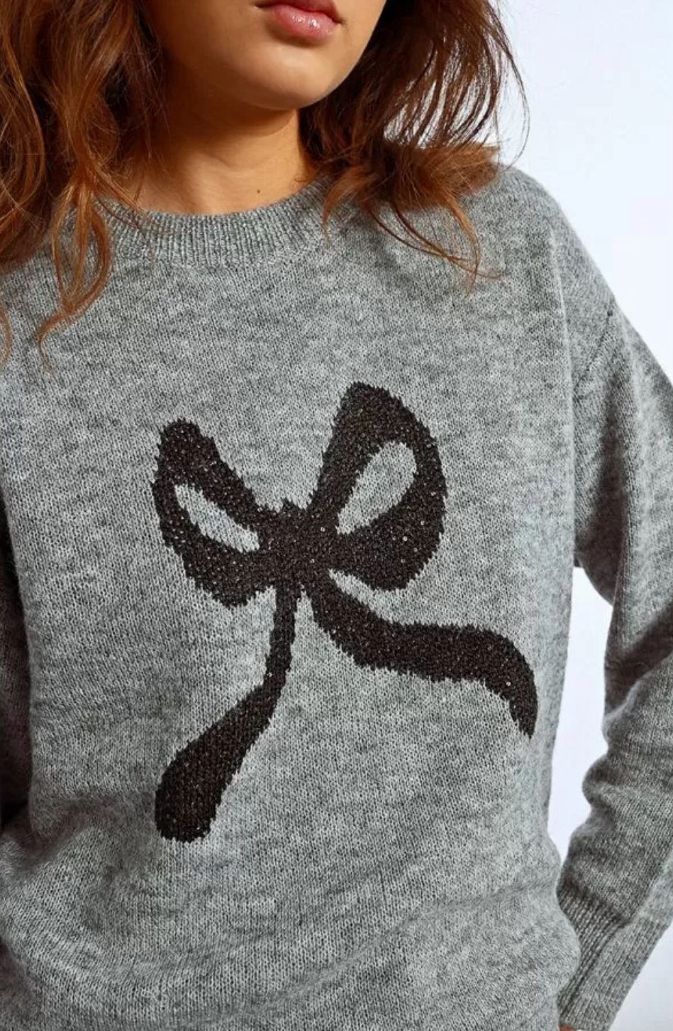 Camisola de Malha com Laço Bordado – Cinza