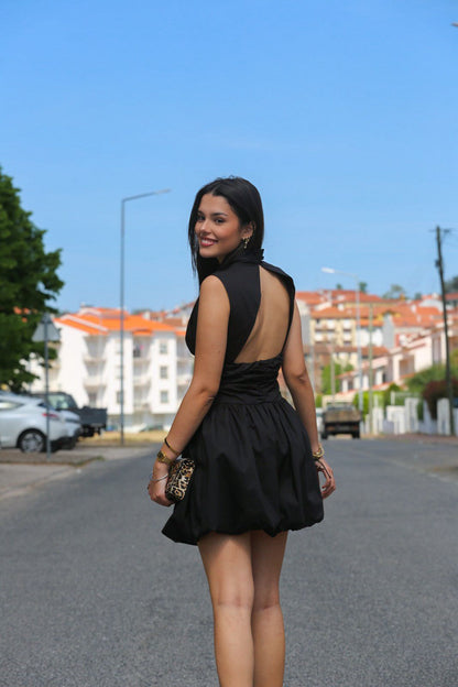 Vestido Preto com Costas Abertas