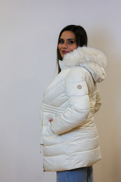 Kispo Acolchoado com Capuz e Pelo – Branco