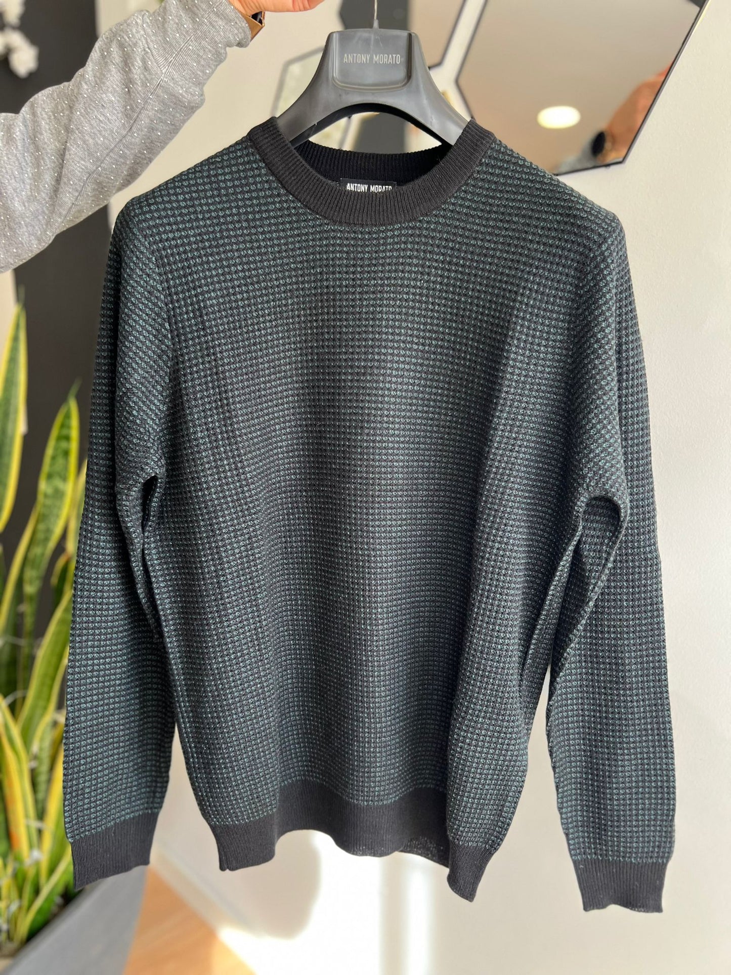 Camisola Antony Morato – Malha Texturada Micro Pattern (Preto/Verde Petrol)