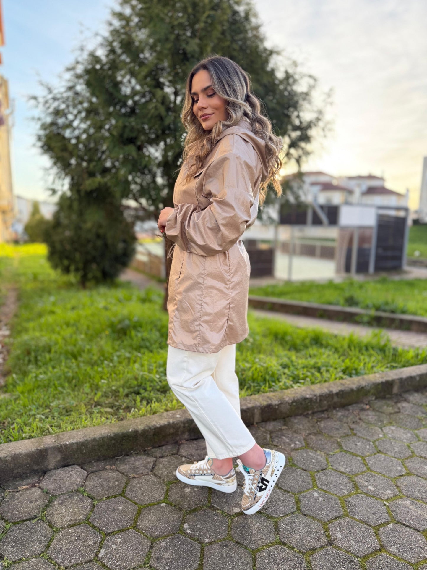 Parka Leve com Cintura Ajustável