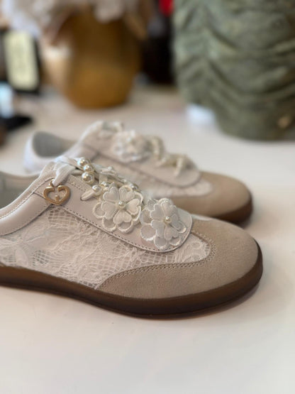 Sapatilha com Renda e Pérolas