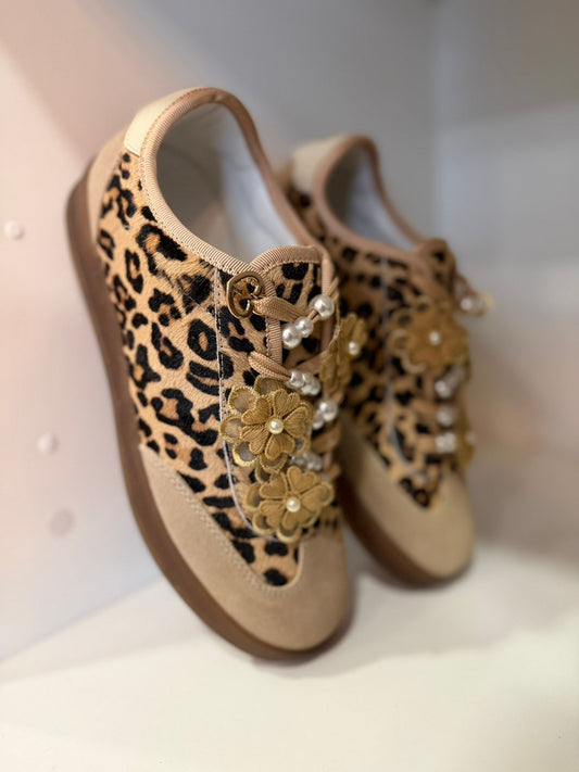 Sapatilhas Animal Print com Aplicações Florais