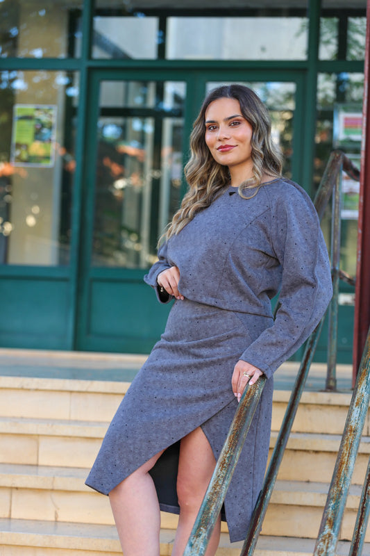 Saia Midi com Acabamento Pele de Pêssego e Aplicações Brilhantes