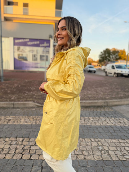 Parka Leve com Cintura Ajustável – Amarela