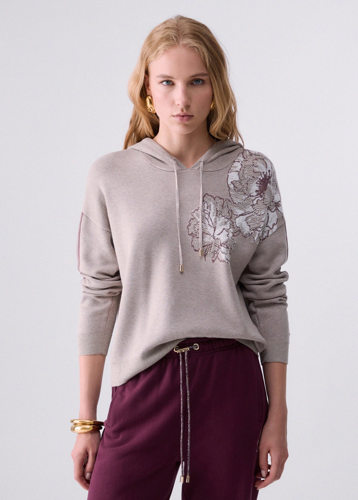 Camisola de capuz com aplicação floral