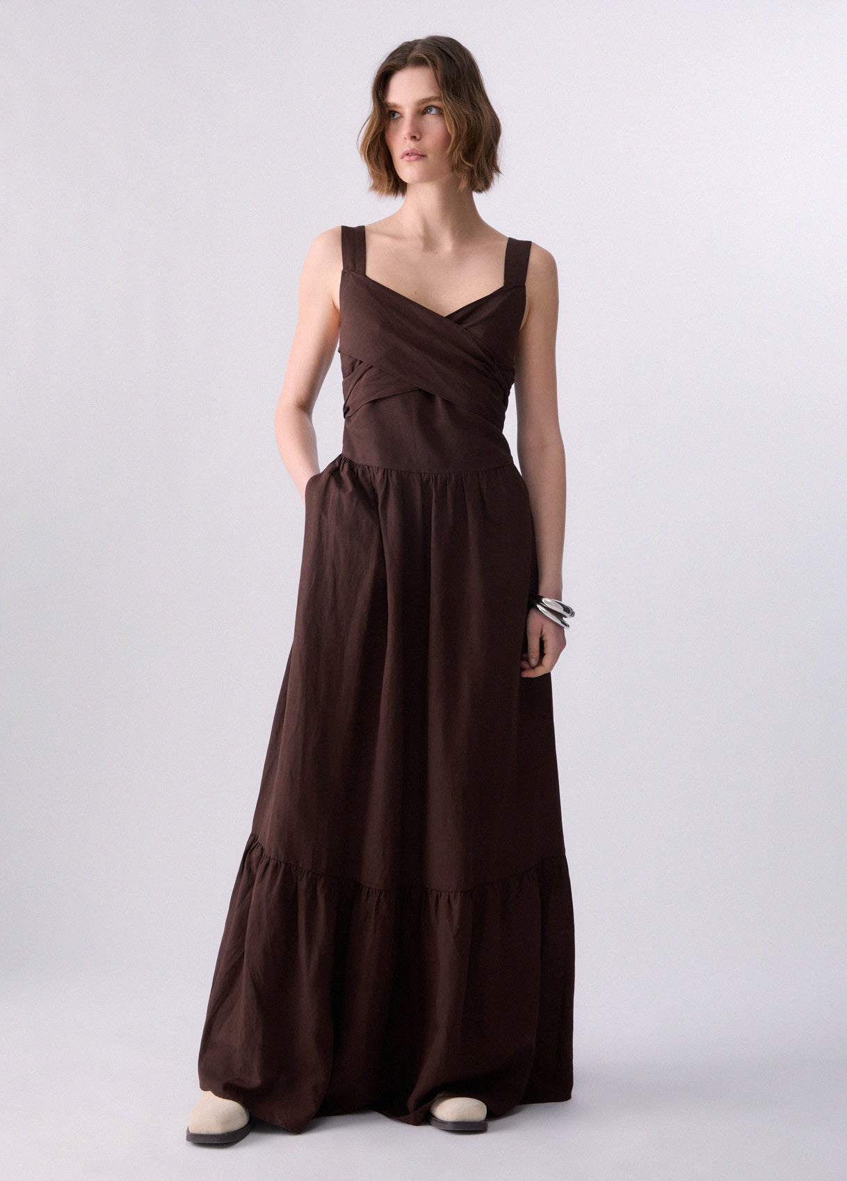 VESTIDO LONGO CHOCOLATE COM DETALHE CRUZADO