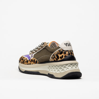 Ténis Emanuelle Vee com Padrão Leopardo e Cristais