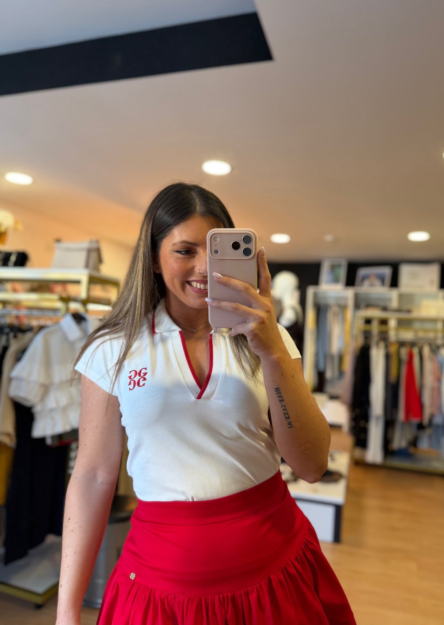 Polo Branco com Detalhe Contrastante