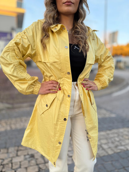 Parka Leve com Cintura Ajustável – Amarela