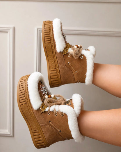 Botas Camel com Pelo e Aplicações Joia — RUSSEL Matos