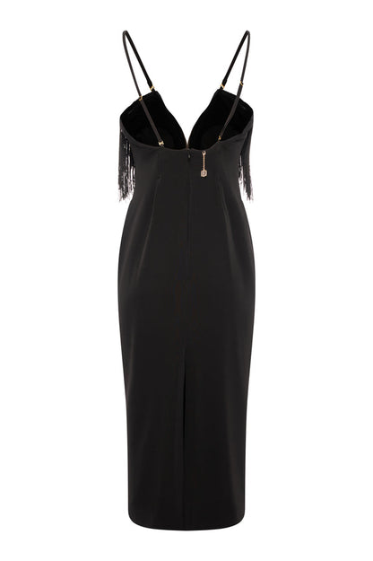 Vestido sem mangas de corte justo e comprimento midi