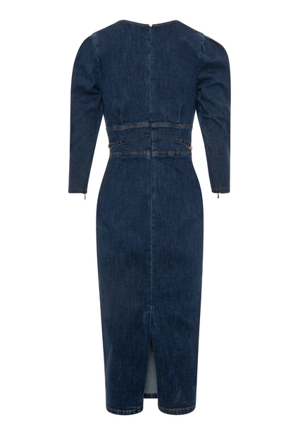 Vestido slim fit de comprimento midi confeccionado em jeans com lavagem média