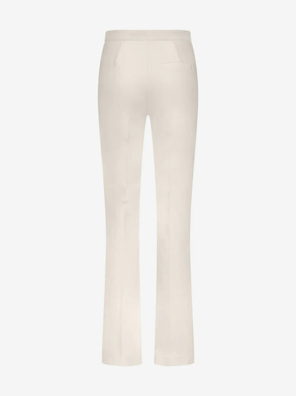 Calça clássica com detalhe de fivela