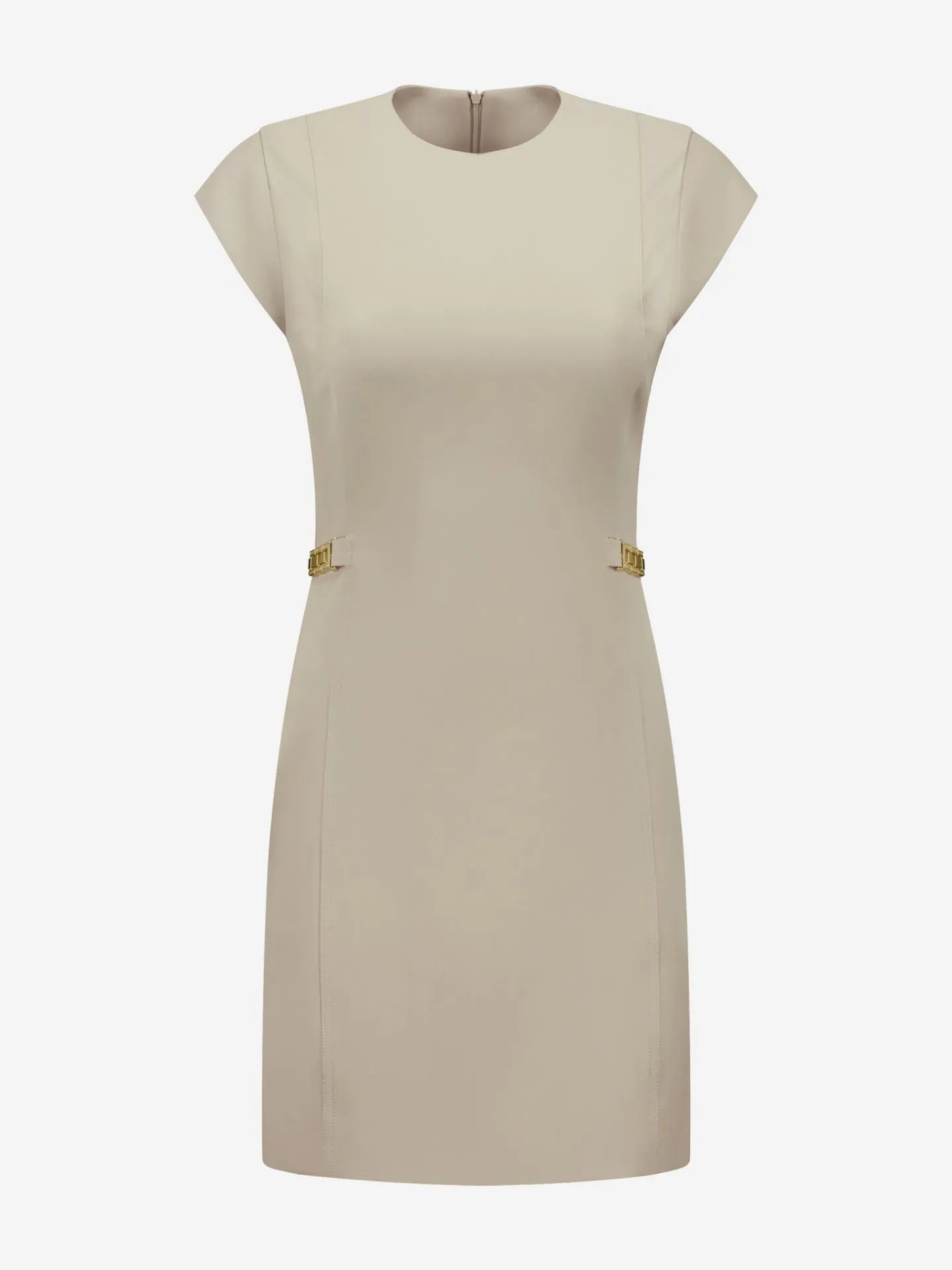 Vestido justo com detalhes em corrente na cintura