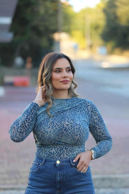 Top em veludo com padrão animal e efeito drapeado