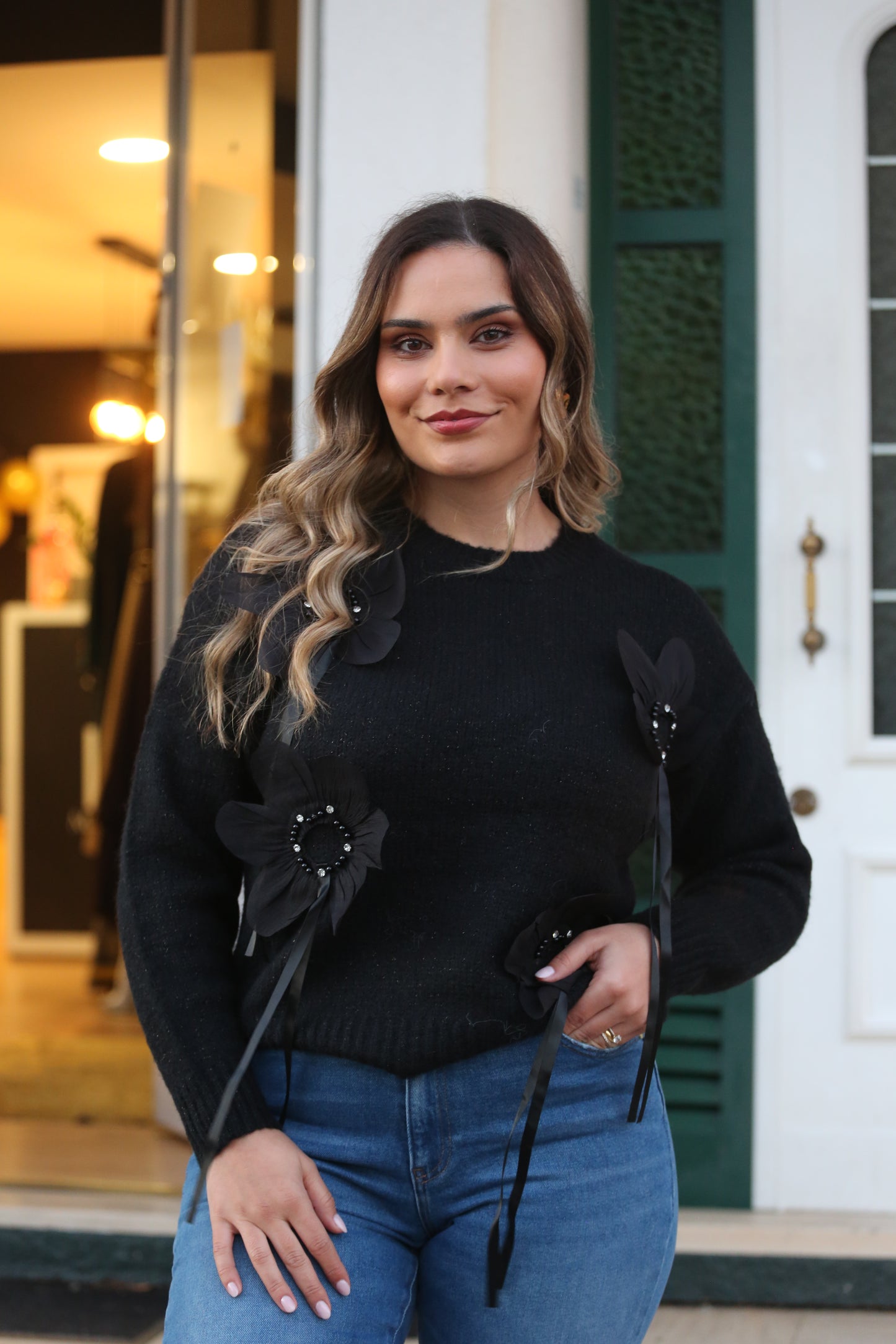 Camisola Preta com Aplicações Florais