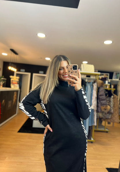 Vestido Midi Preto com Risca Animal Print