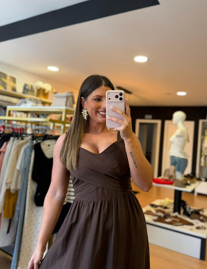 VESTIDO LONGO CHOCOLATE COM DETALHE CRUZADO