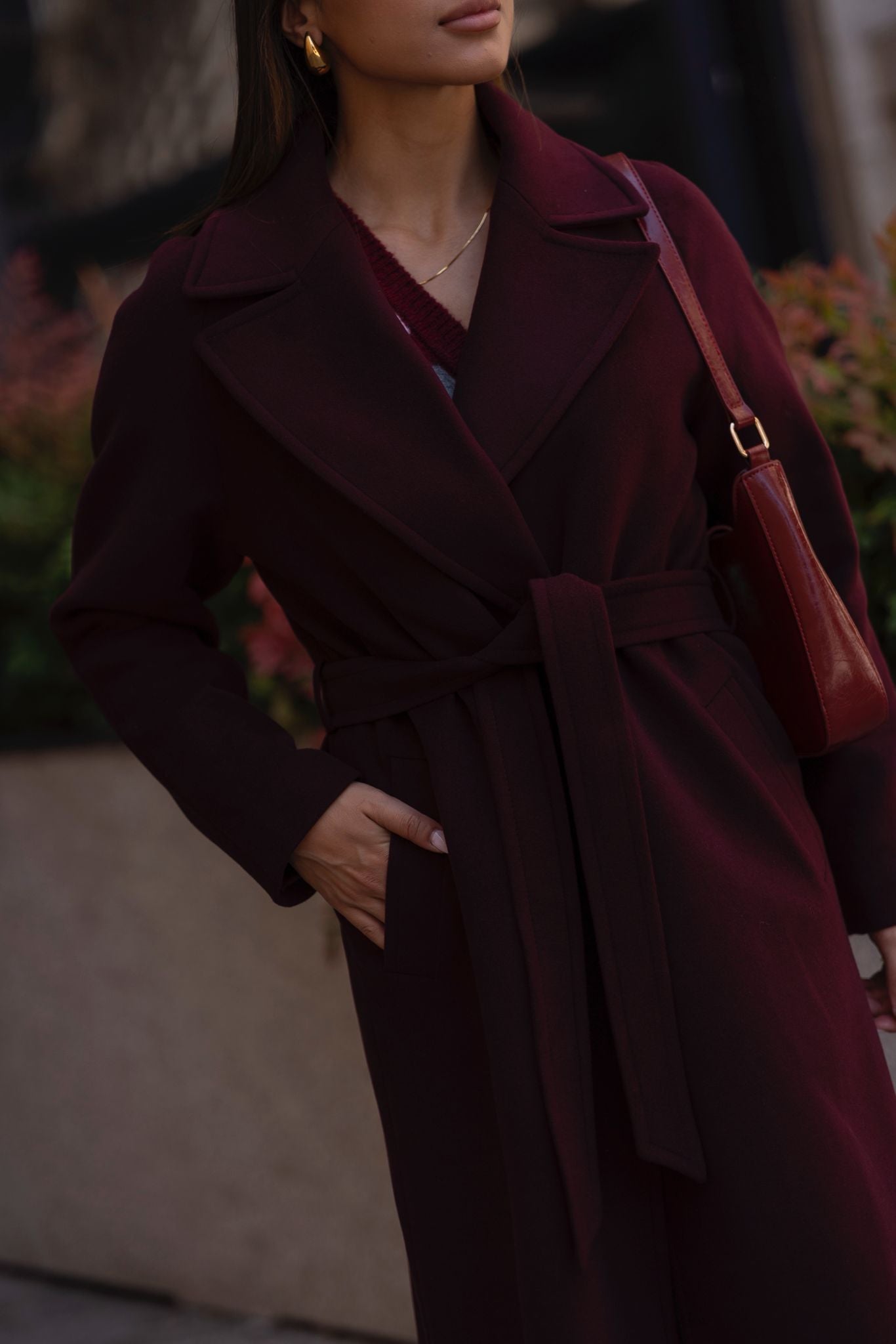 Casaco Comprido com Gola Ampla e Cinto