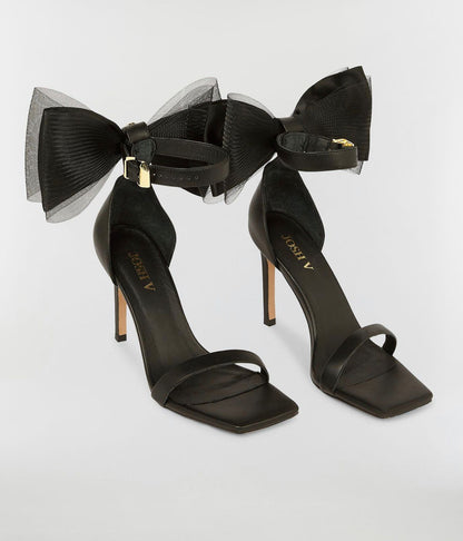 Sapatos de salto preto