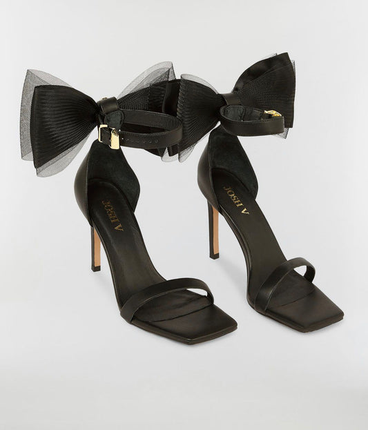 Sapatos de salto preto
