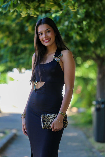 Vestido midi preto com recortes e aplicações douradas