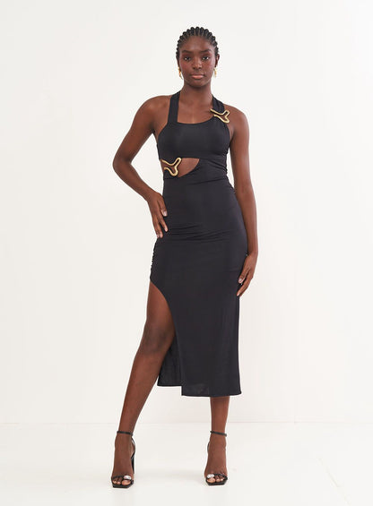 Vestido midi preto com recortes e aplicações douradas